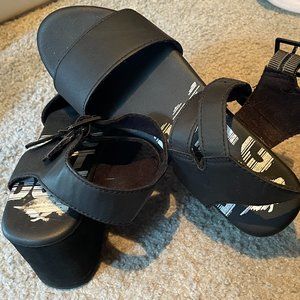 ROCKET DOG Platform / Wedge Sandals / Size 7.5